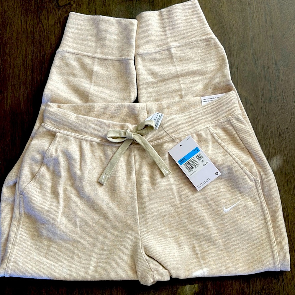 NWT Nike Therma-Fit joggers Size M